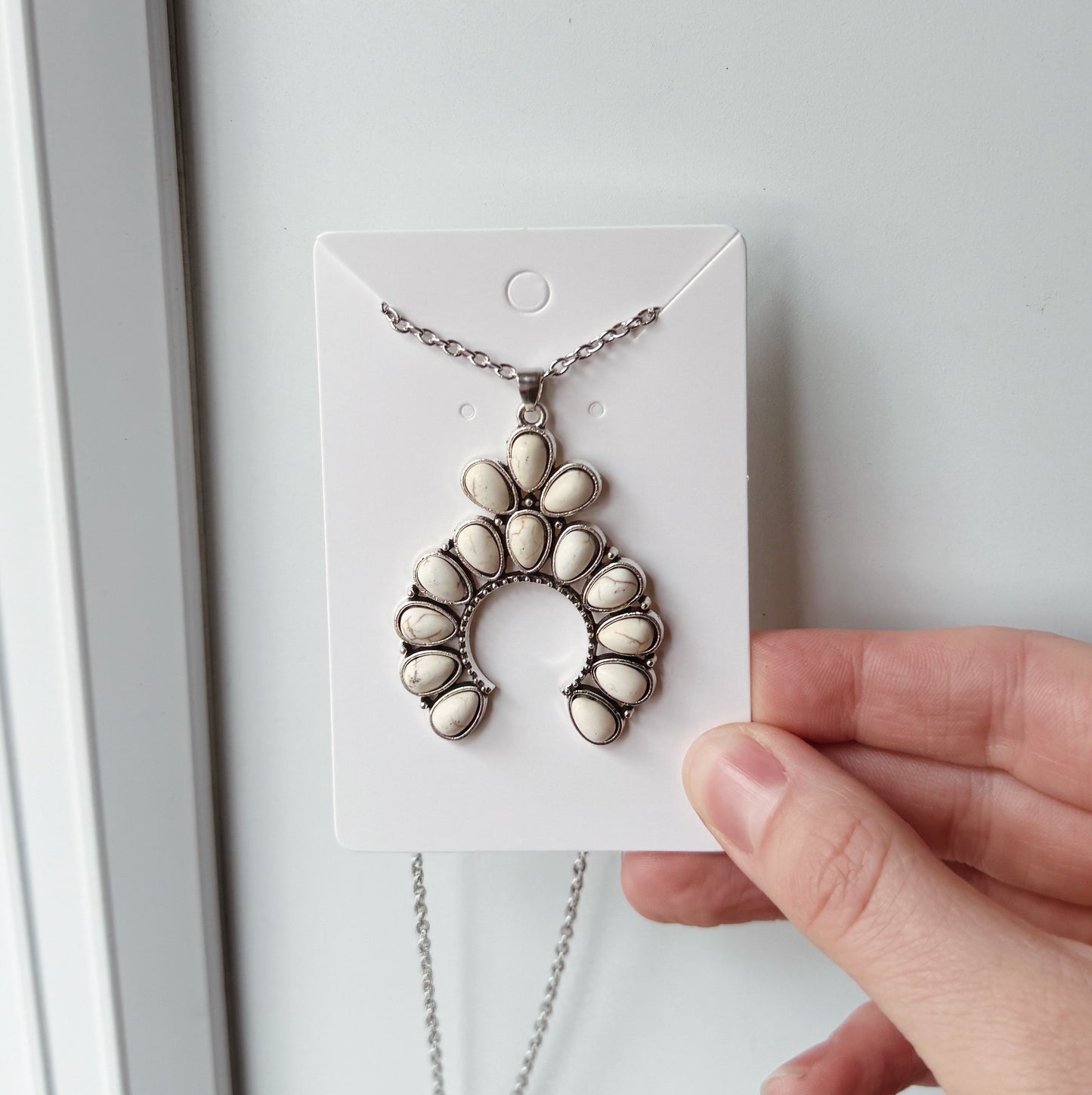 HORSESHOE PENDANT NECKLACE