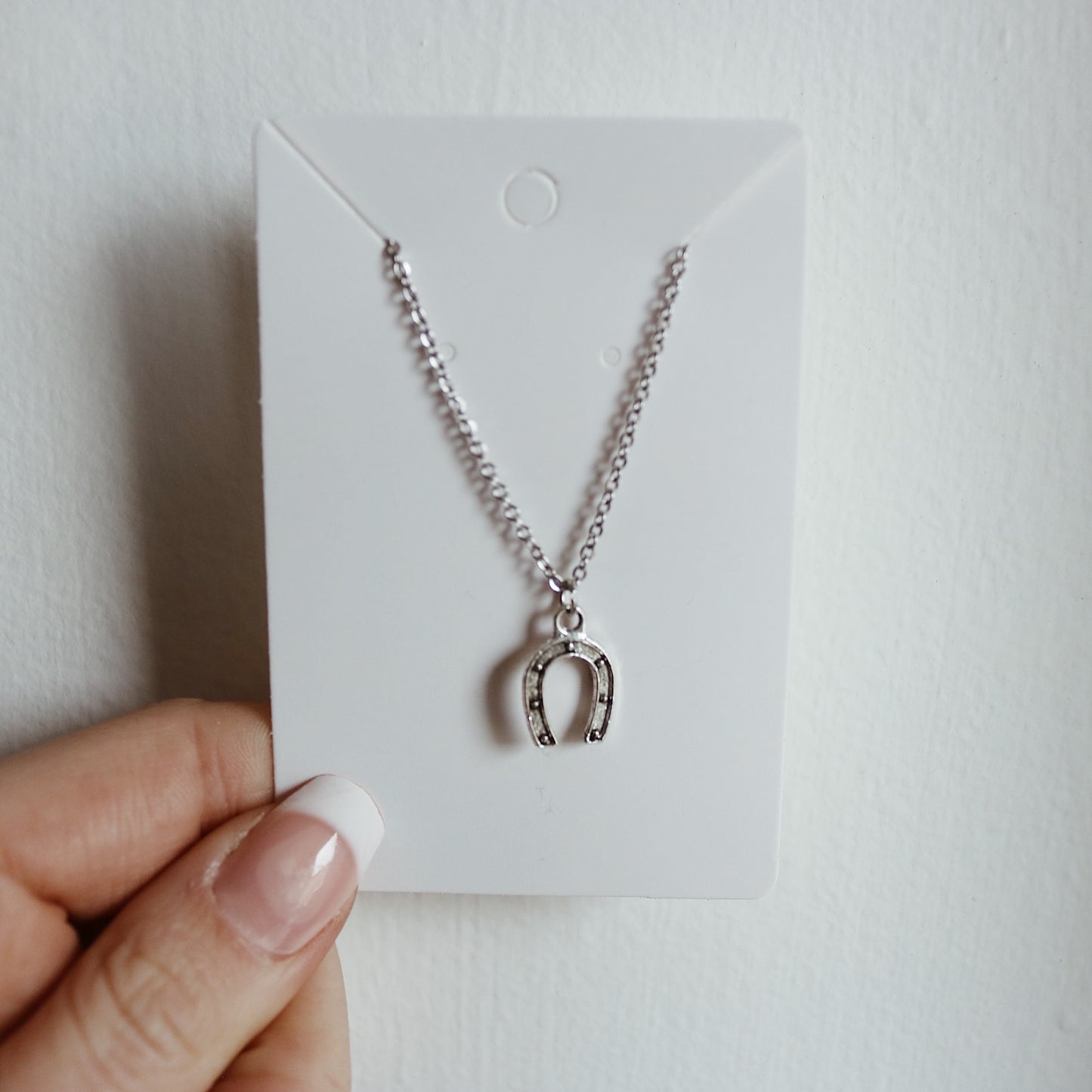 HORSESHOE NECKLACE