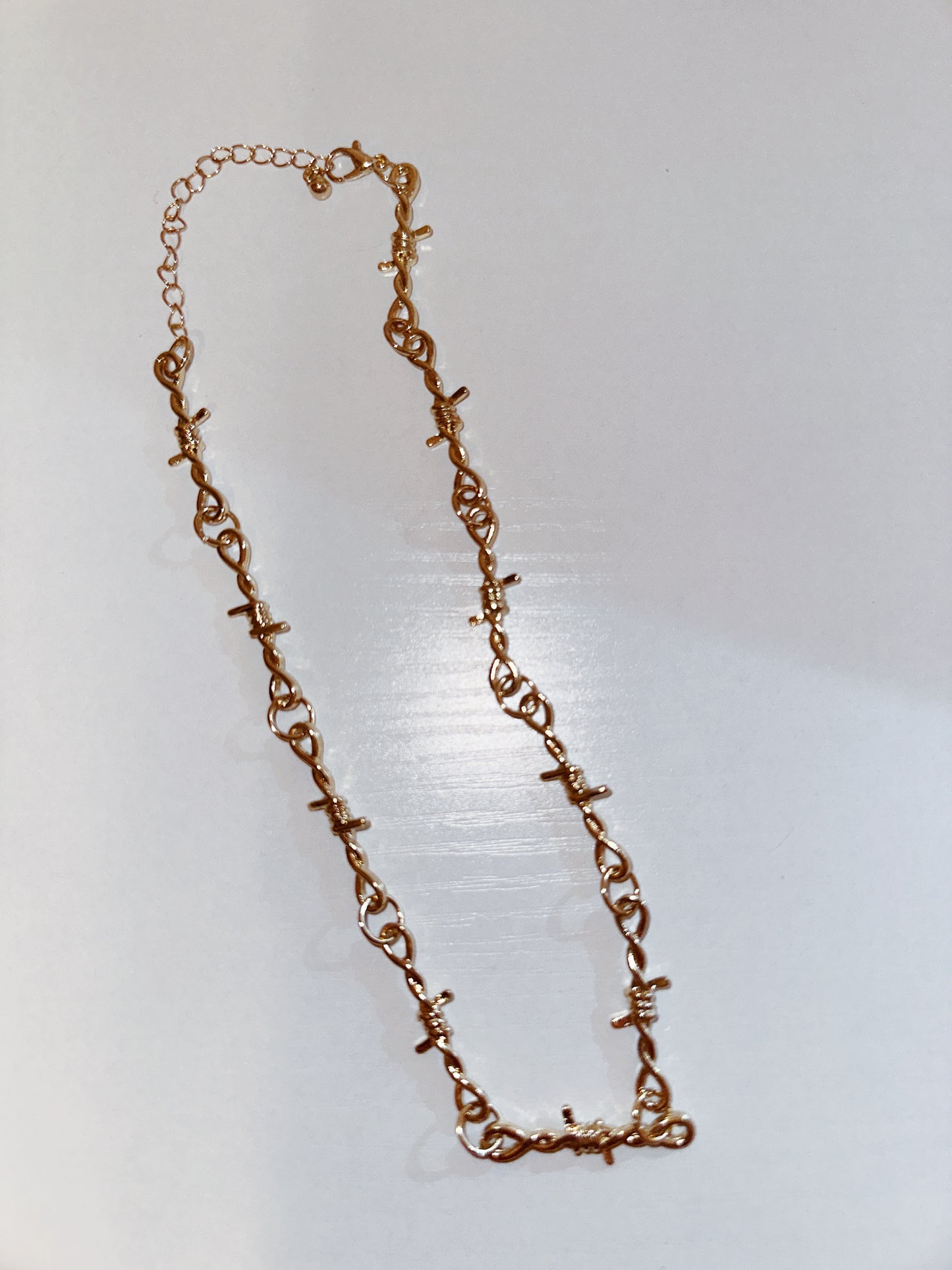 TWISTED BARBED WIRE NECKLACE (GOLD)